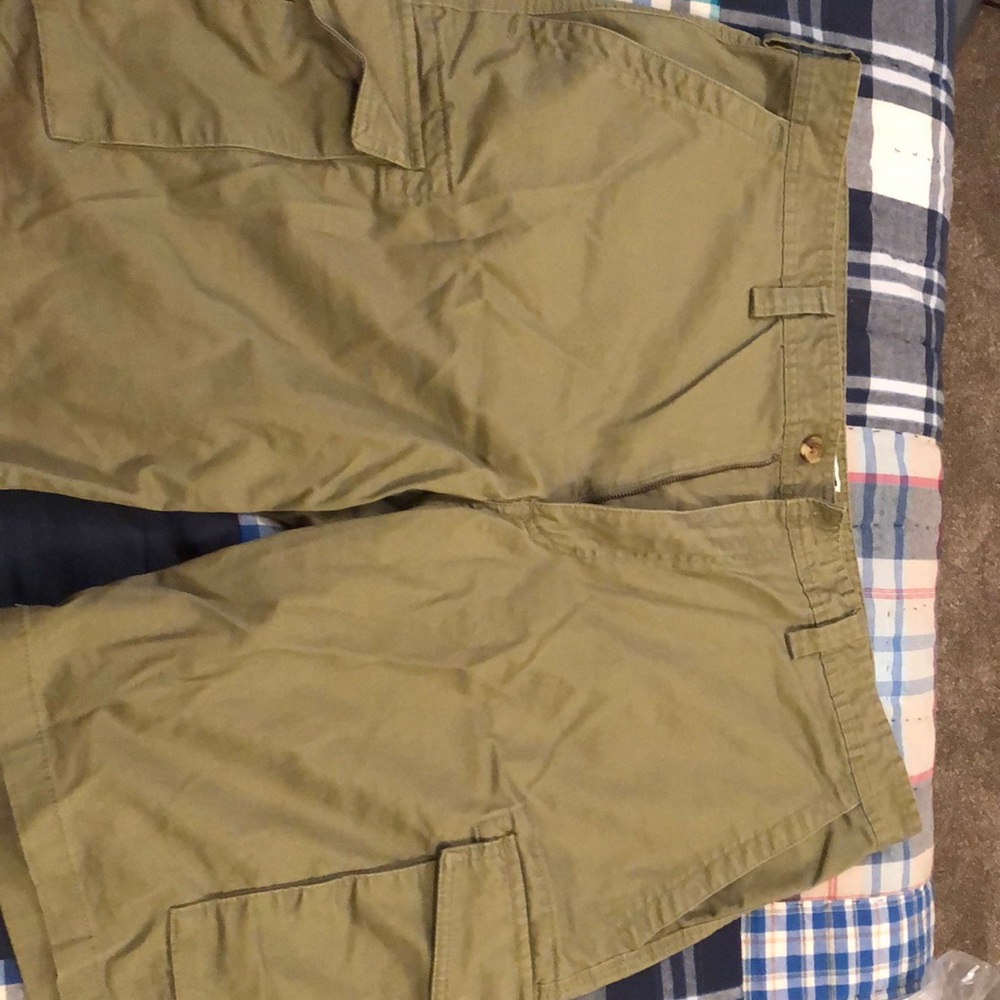 Club room shorts only worn twice size 38 green color
